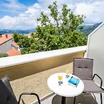 Appartement Bacan Serviced