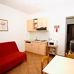 Bacan Serviced Appartement *