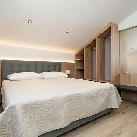 Bacan Serviced Apartmán