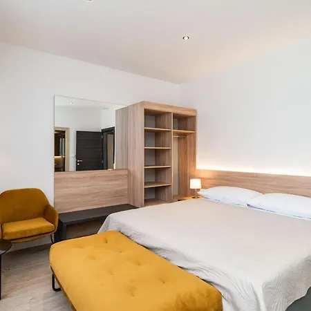 Bacan Serviced Apartmán