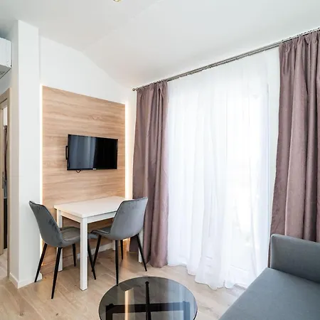 Bacan Serviced Apartmán *