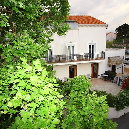 Bacan Serviced Apartmán